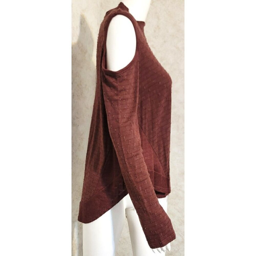 Lazy Sundays Mulberry Cold Shoulder Cotton Blend Top - Size M